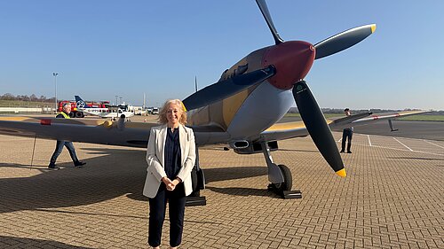 Liz With a Spitfire