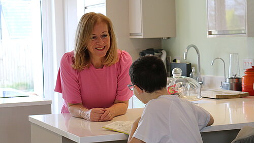 Liz Jarvis MP talking to a small child on a kitchen counter